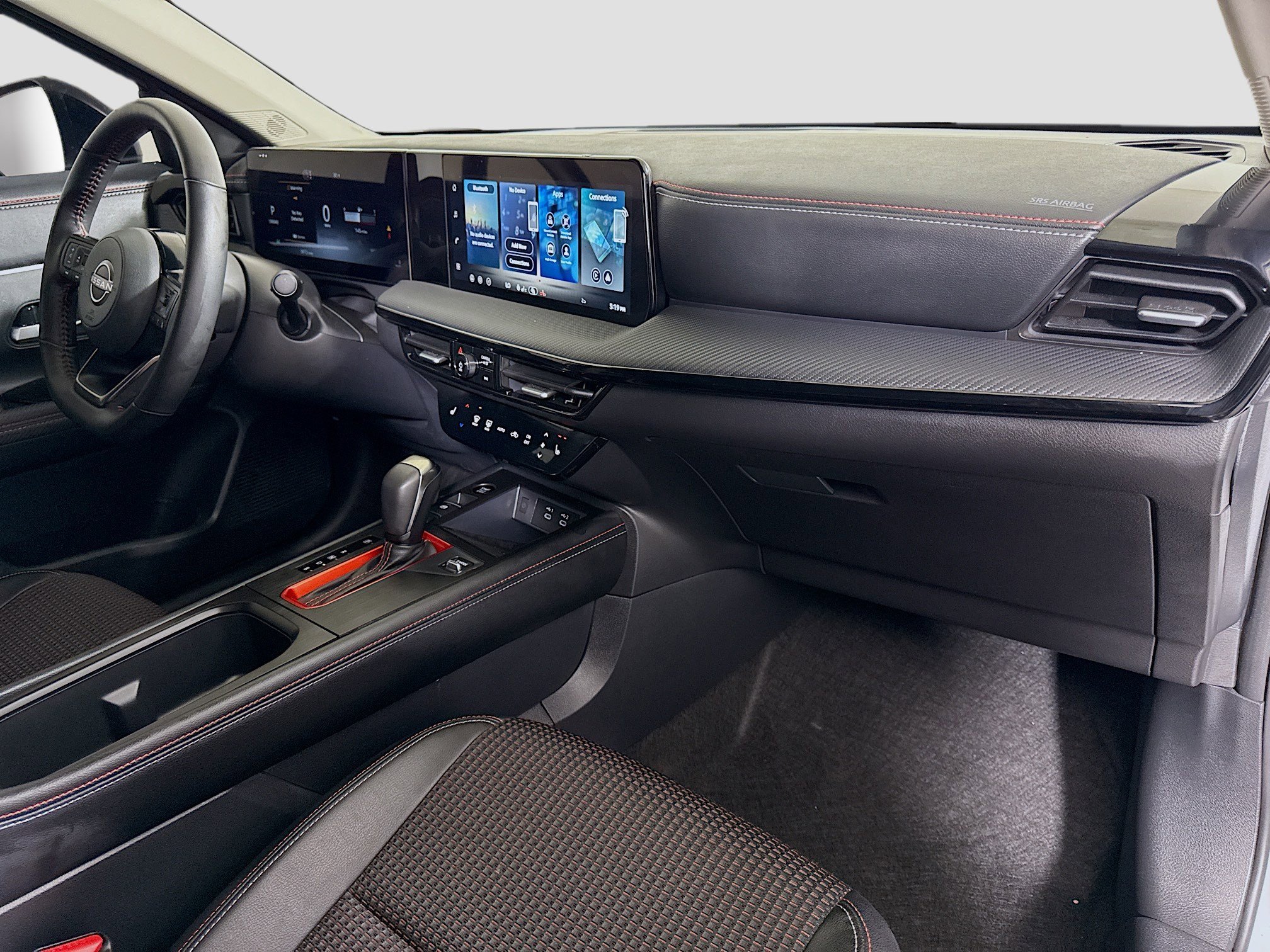 Used 2026 Nissan Kicks SR w/ SR Premium Package FWD image 30