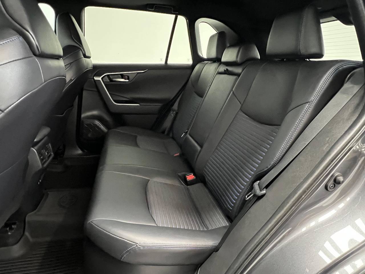 Used 2021 Toyota RAV4 XSE AWD/4WD image 10