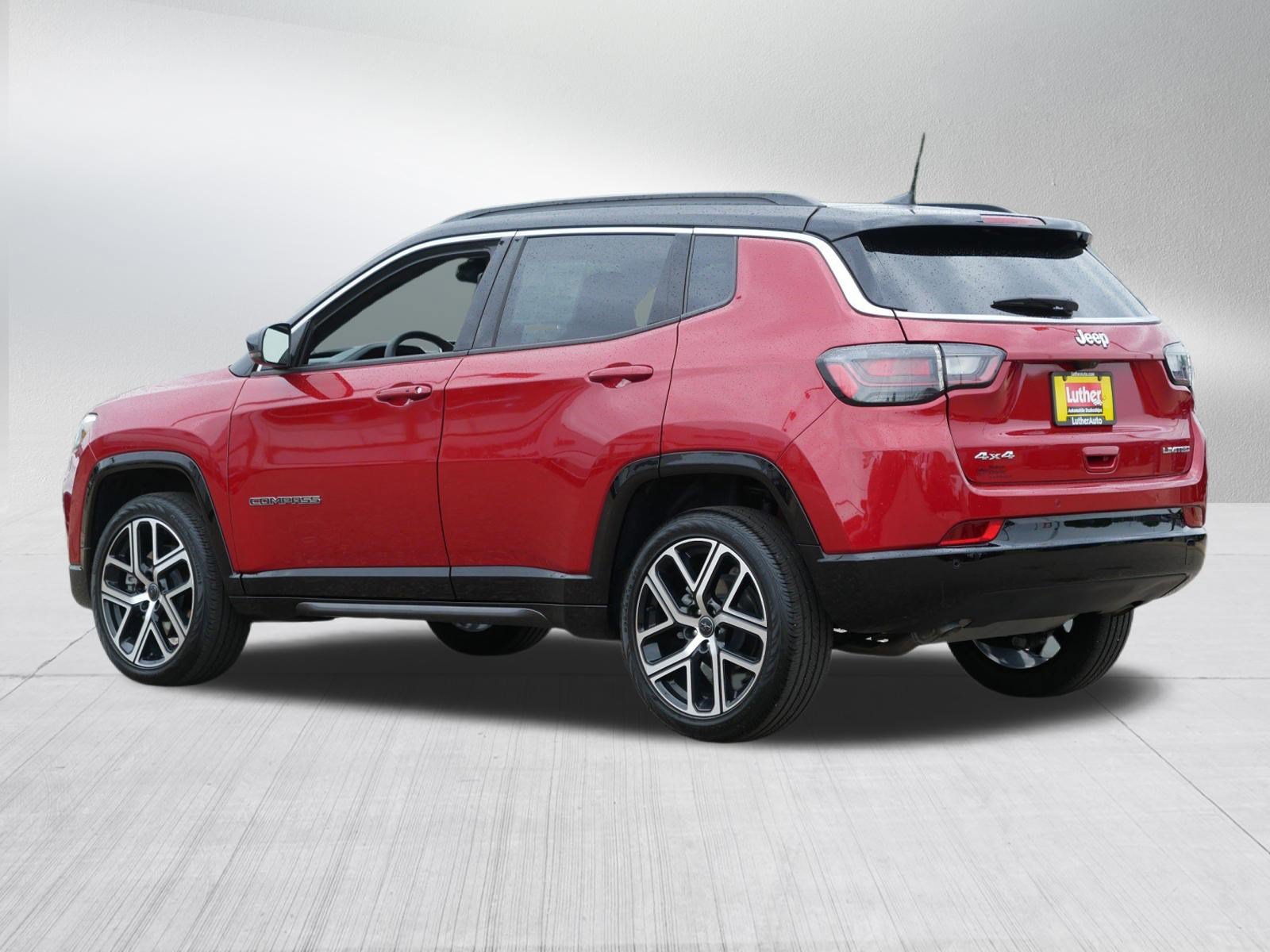 Used 2025 Jeep Compass Limited w/ Elite Group AWD/4WD image 5