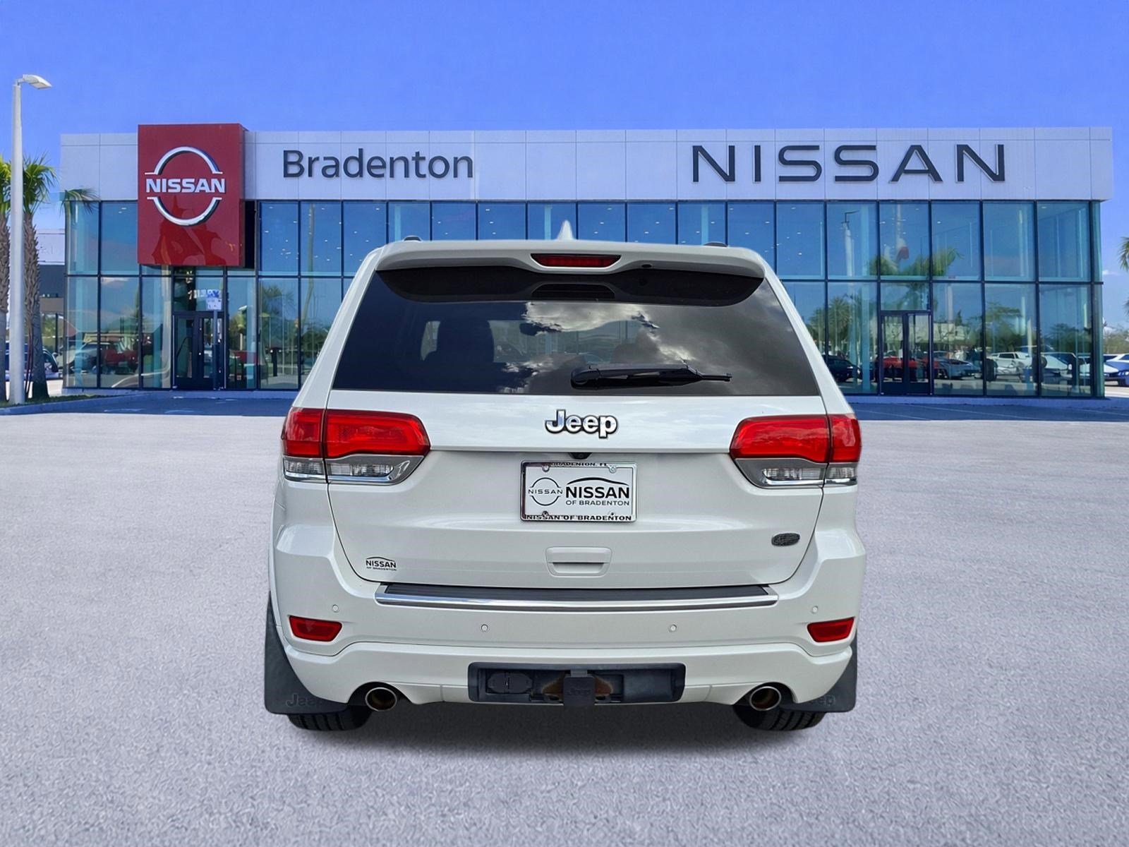 Used 2017 Jeep Grand Cherokee Overland w/ Jeep Active Safety Group image 6