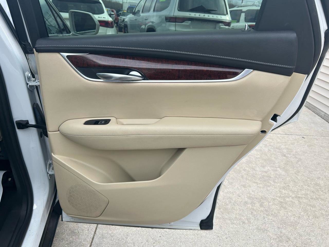 Used 2017 Cadillac XT5 Luxury w/ LPO, Wheel Lock Package image 15