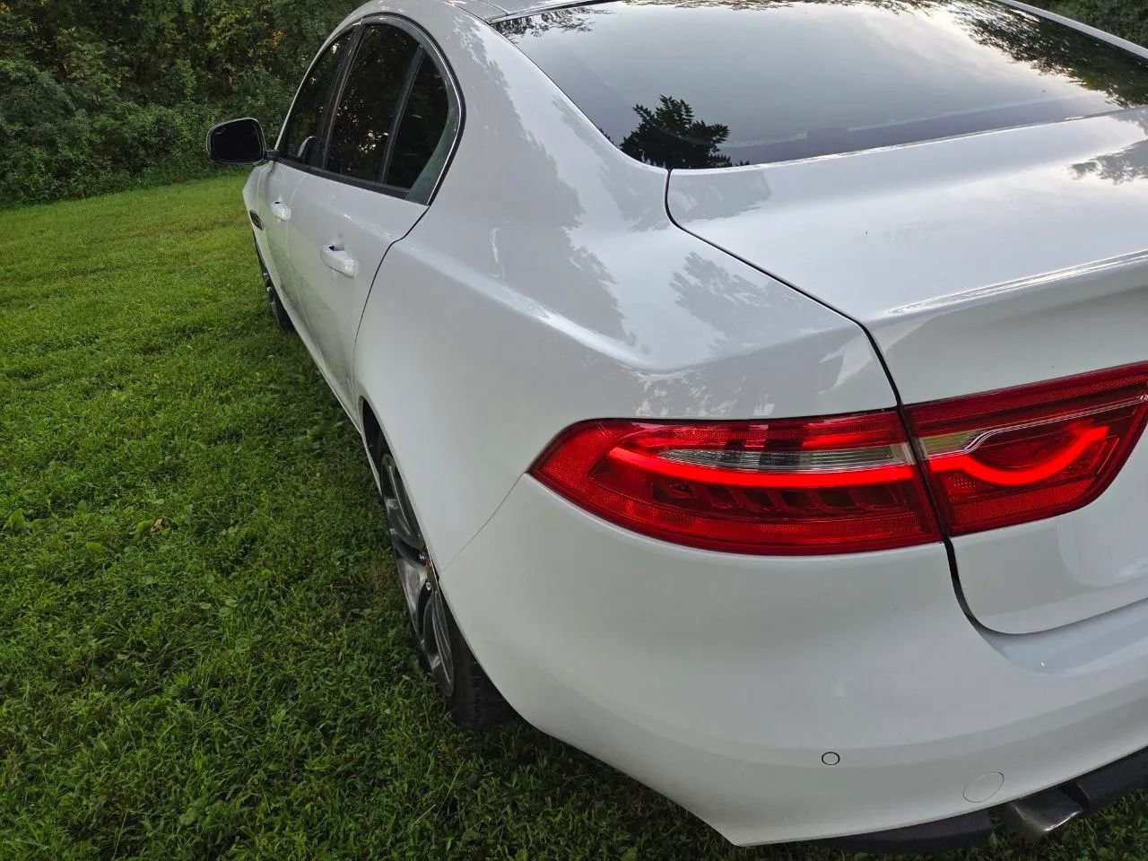 Used 2017 Jaguar XE Premium AWD/4WD image 28