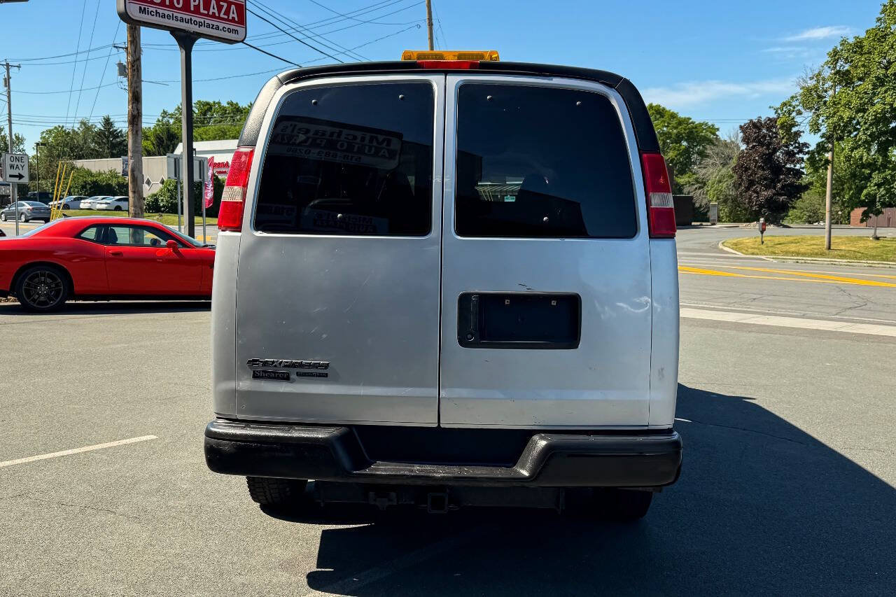 Used 2016 Chevrolet Express 3500 LS RWD image 5
