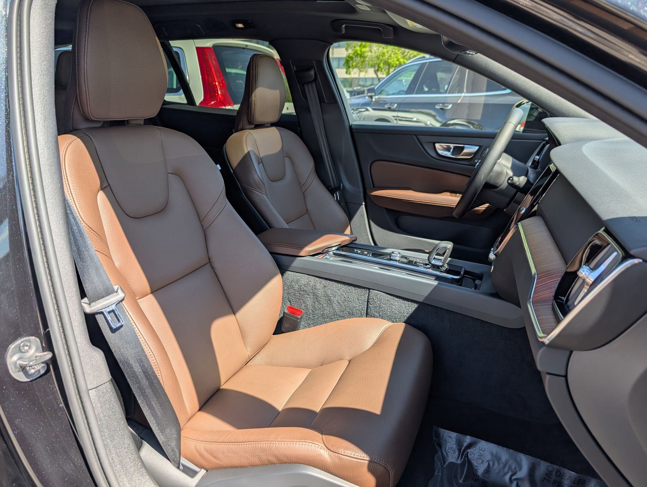 Used 2025 Volvo V60 B5 Cross Country Plus image 29