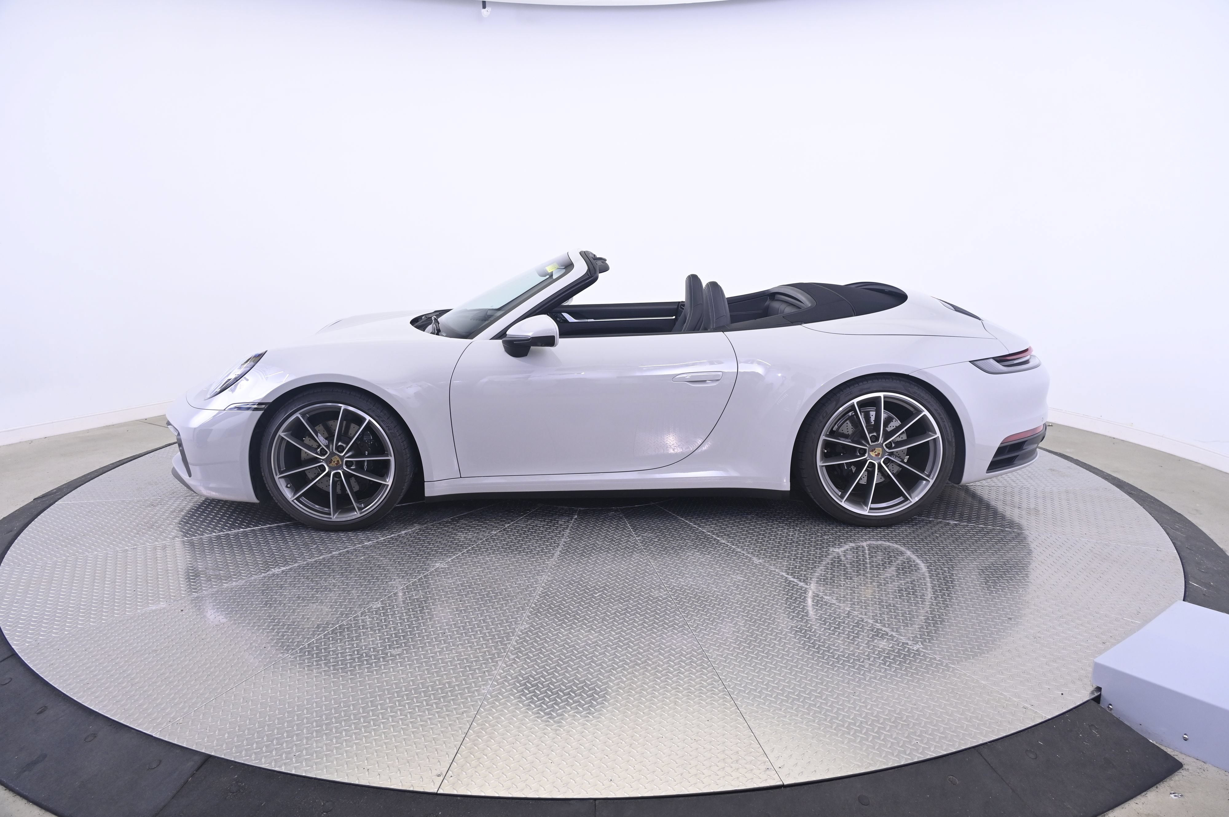 Used 2020 Porsche 911 Carrera 4S AWD/4WD image 2