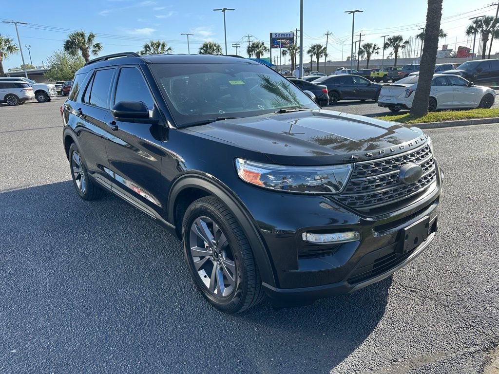 Certified 2022 Ford Explorer XLT w/ Equipment Group 202A RWD image 8