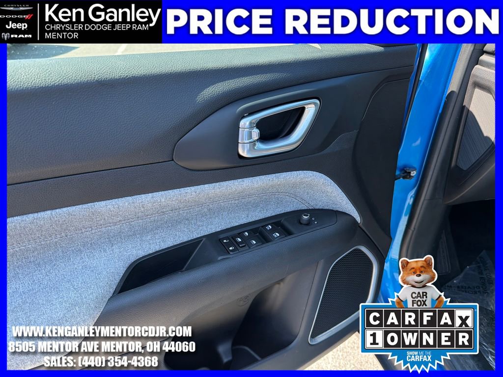 Used 2024 Jeep Compass Latitude image 11