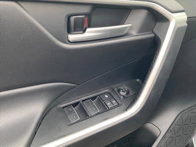 Used 2025 Toyota RAV4 XLE AWD/4WD image 9