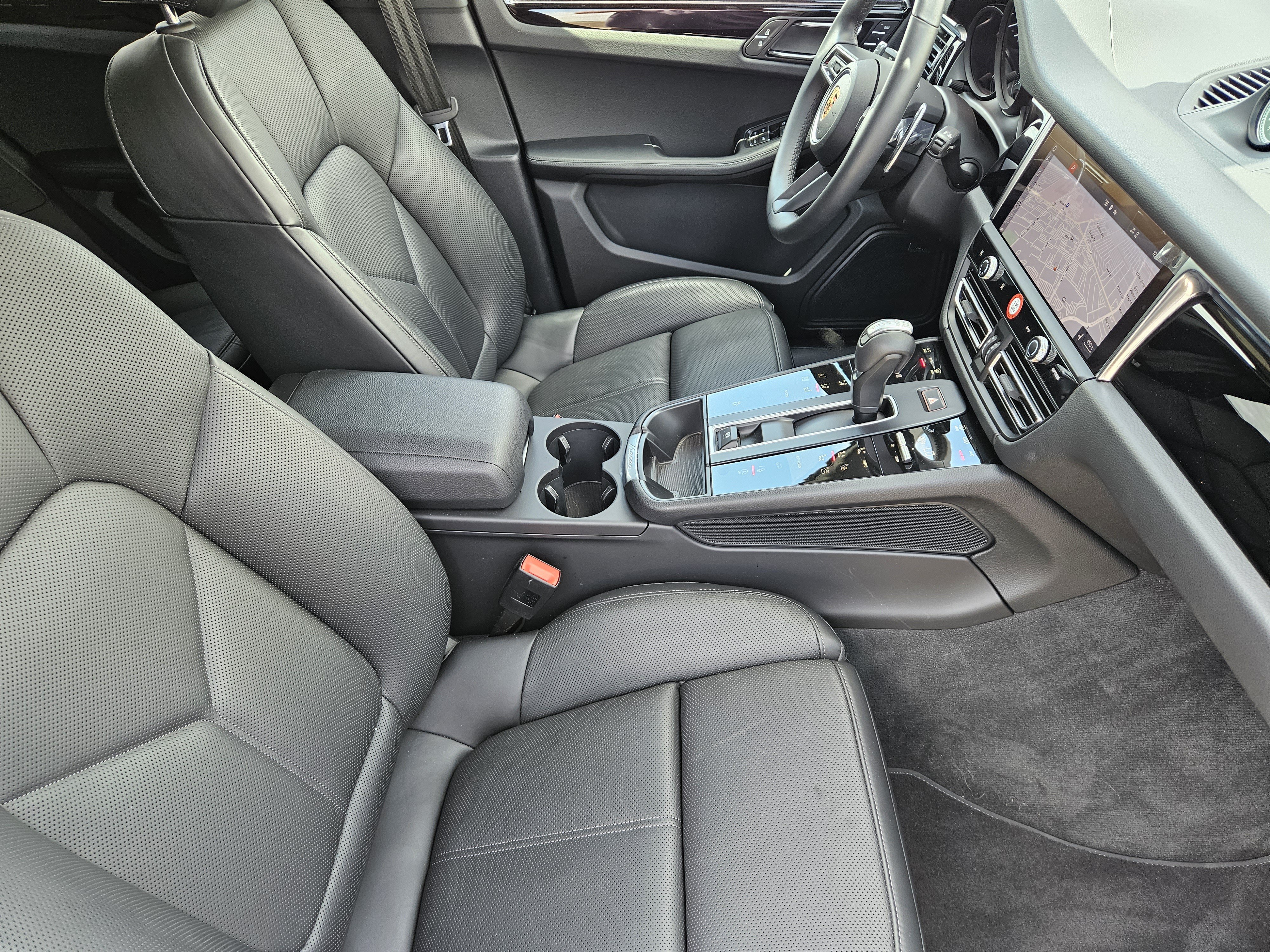 Certified 2026 Porsche Macan AWD/4WD image 15