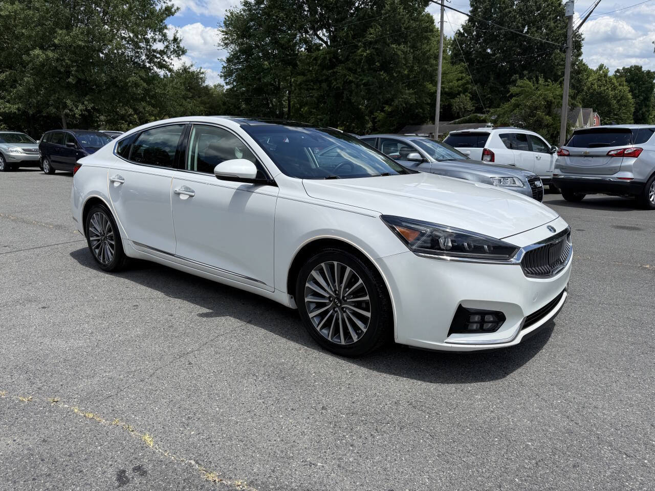 Used 2017 Kia Cadenza Technology FWD image 4