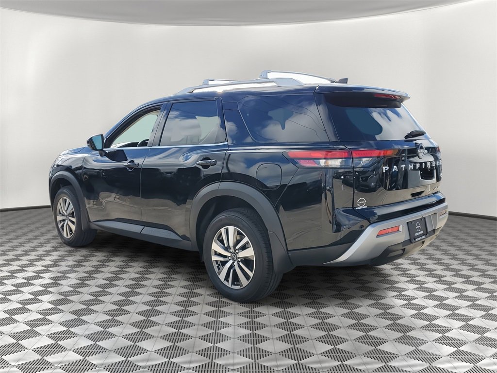 New 2025 Nissan Pathfinder SL image 2