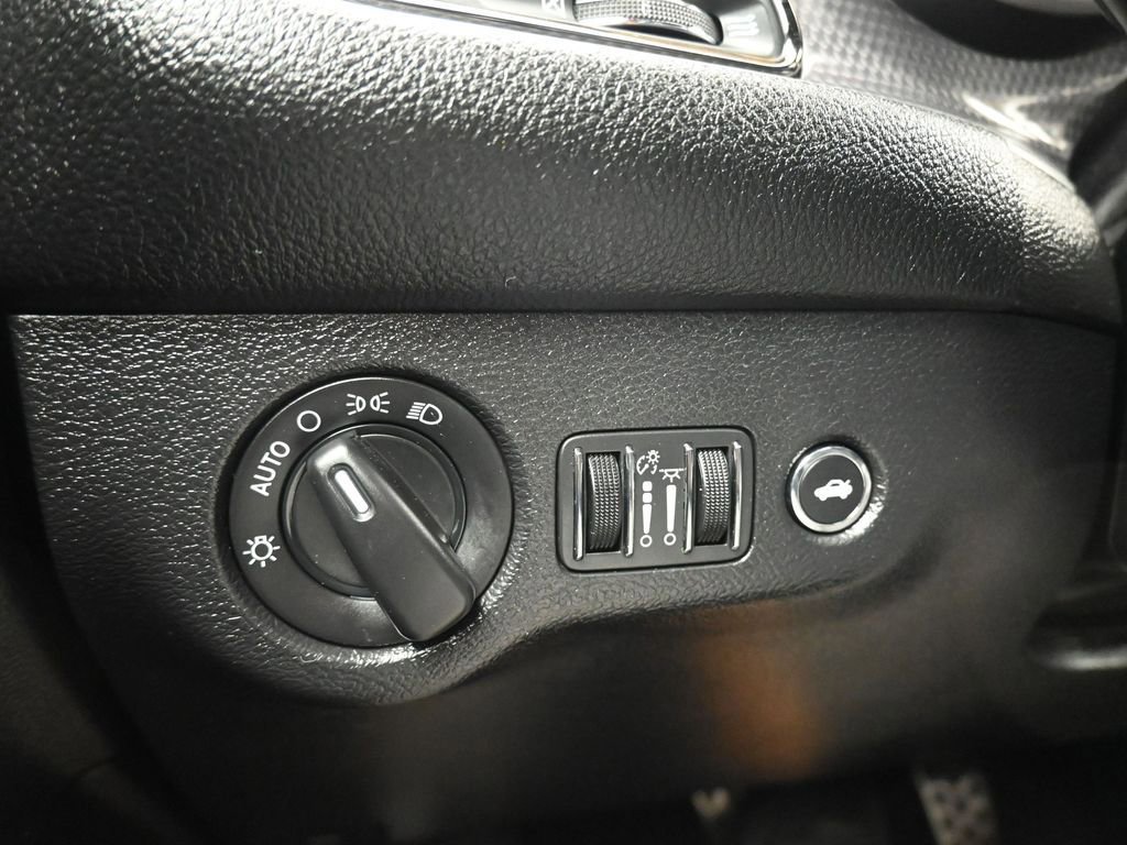 Used 2019 Dodge Challenger SRT Hellcat Redeye image 28