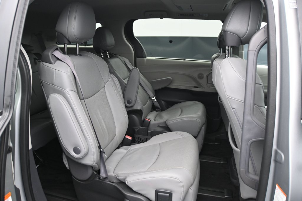 Used 2024 Toyota Sienna Limited AWD/4WD image 14