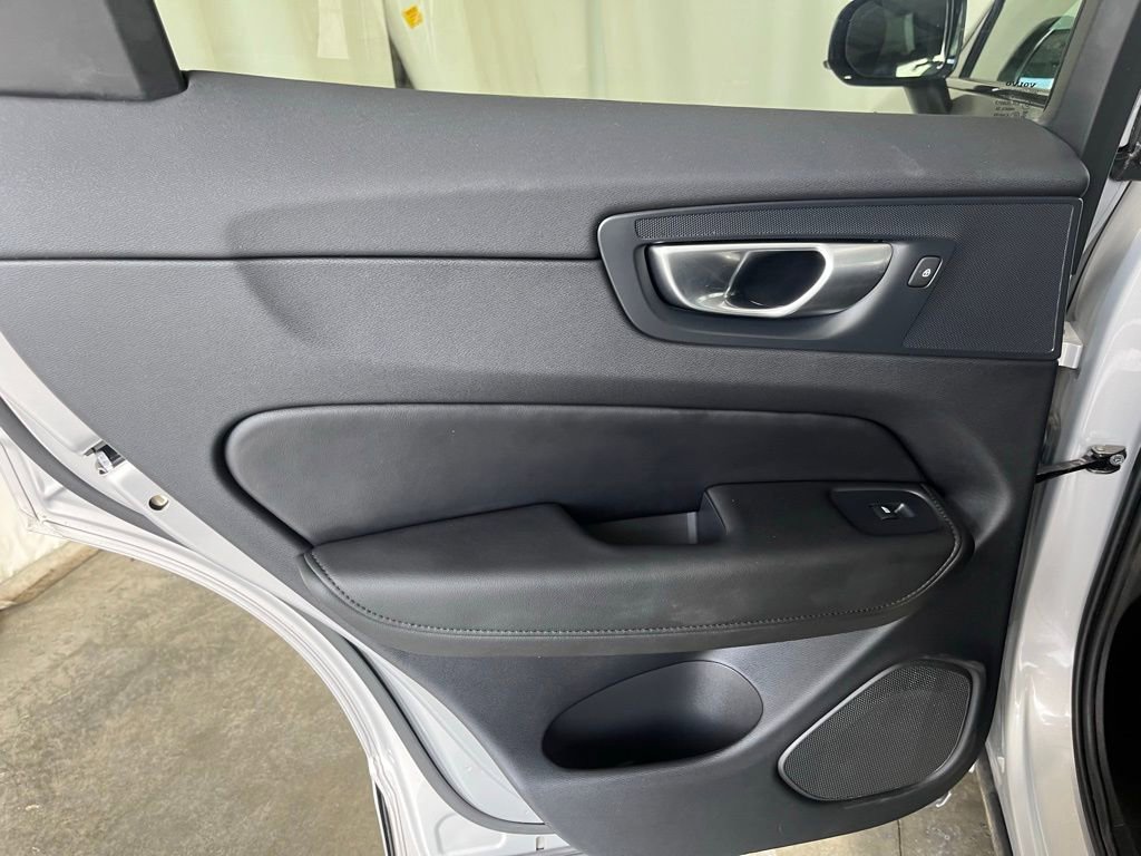 Used 2024 Volvo XC60 B5 Core image 21