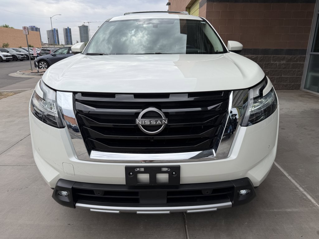Used 2023 Nissan Pathfinder Platinum image 10