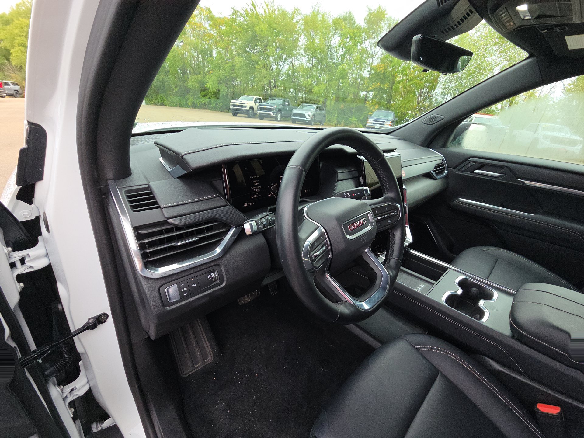Used 2026 GMC Acadia Elevation w/ Elevation Premium Package FWD image 14
