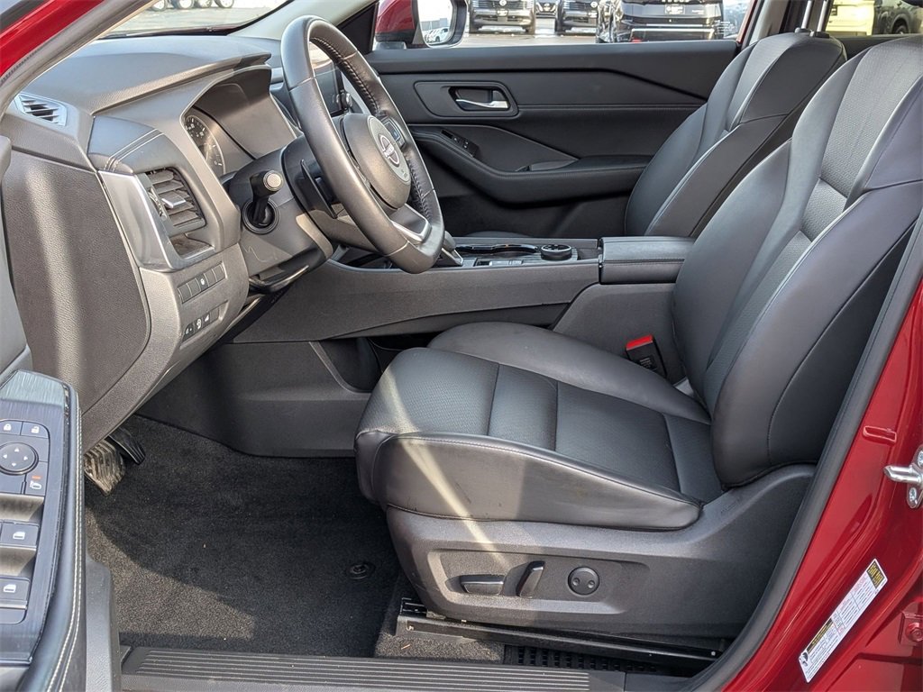 Used 2024 Nissan Rogue SV w/ SV Premium Package image 11