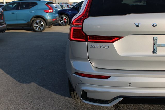 Used 2025 Volvo XC60 B5 Plus image 44