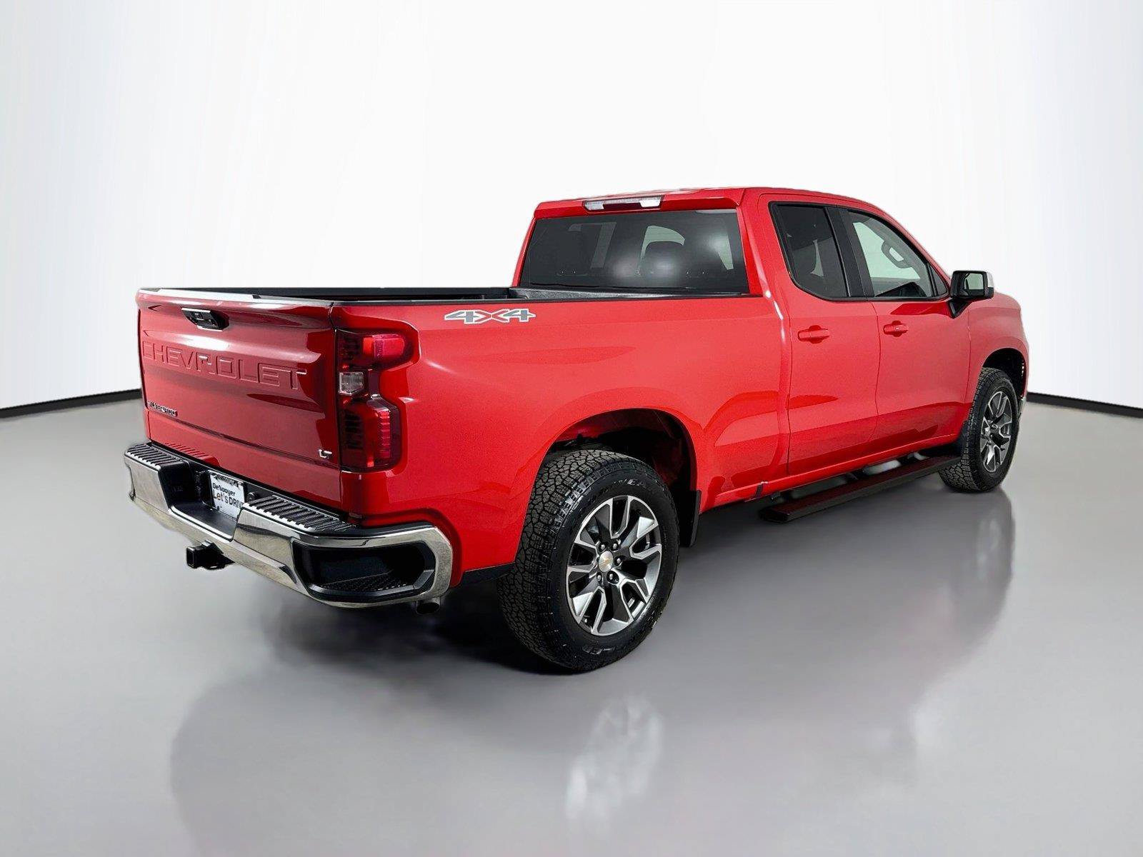 Used 2024 Chevrolet Silverado 1500 LT AWD/4WD image 9