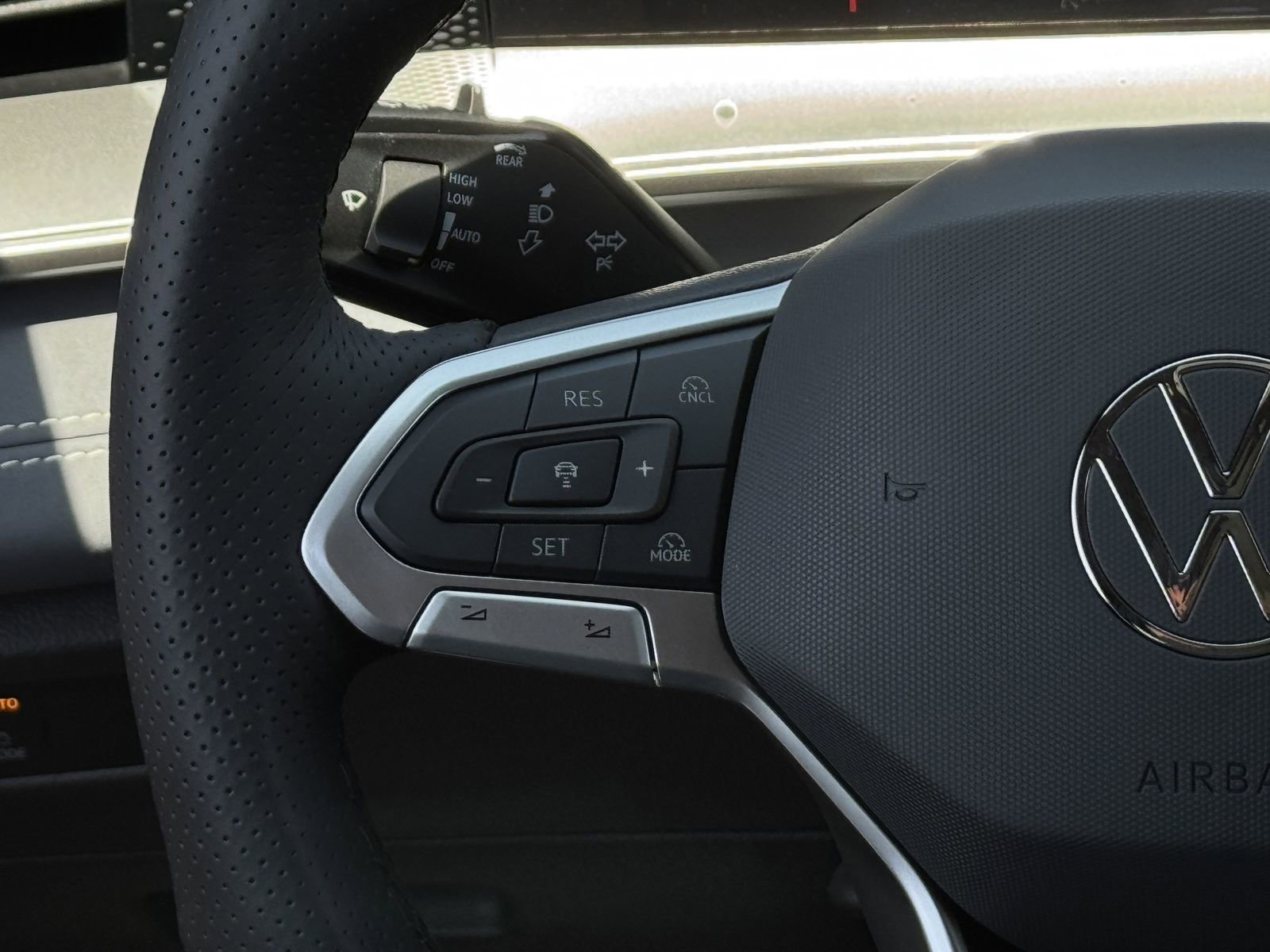 New 2026 Volkswagen Tiguan SE R-Line FWD image 17