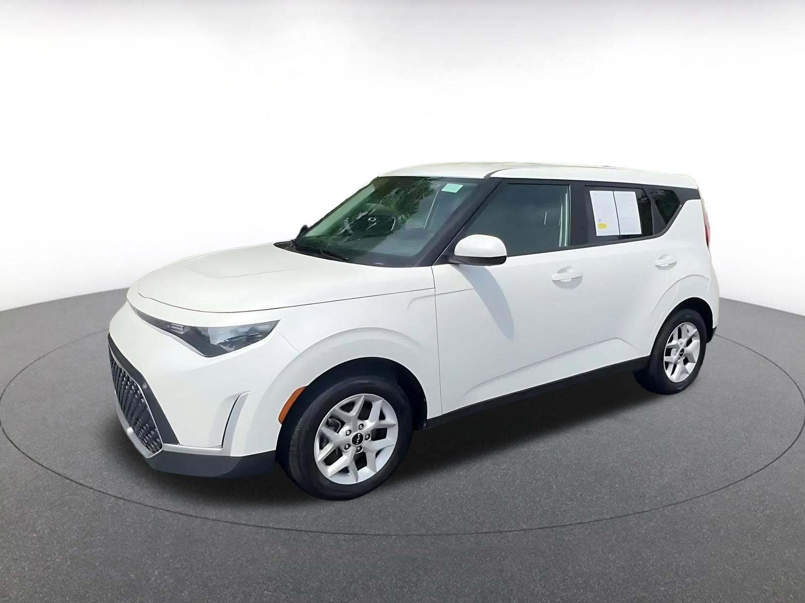 Used 2025 Kia Soul LX w/ LX Technology Package FWD image 8