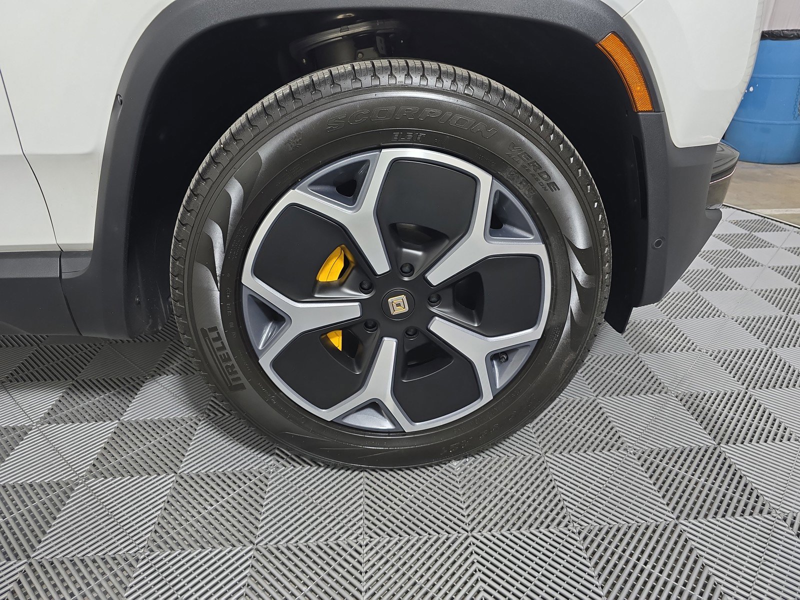 Used 2024 Rivian R1S Adventure AWD/4WD image 11