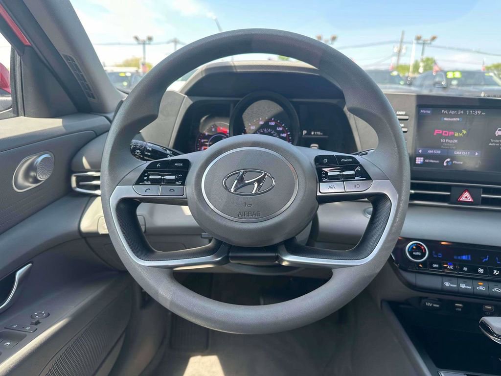 Used 2023 Hyundai Elantra SEL FWD image 11