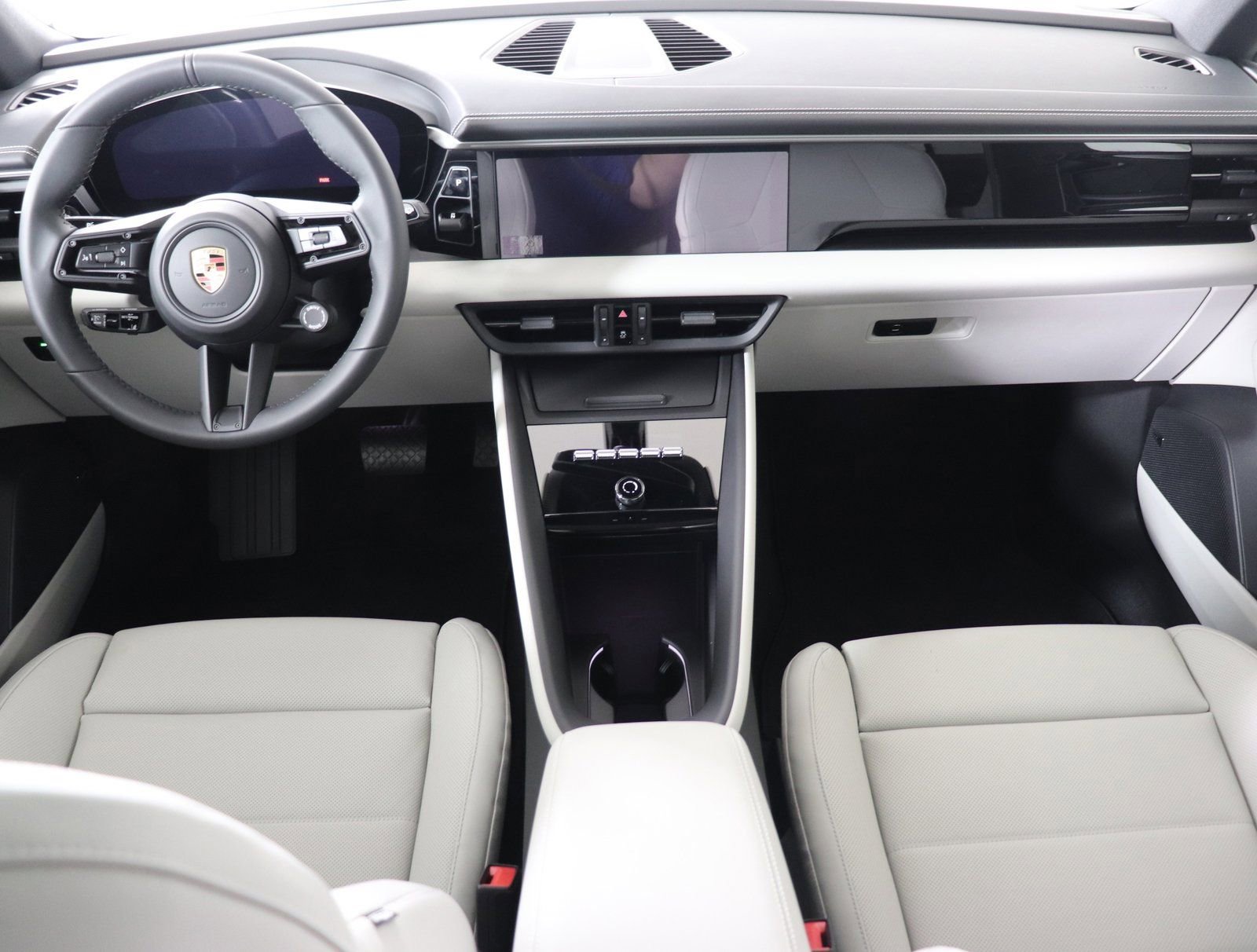 Certified 2025 Porsche Macan Electric RWD image 21