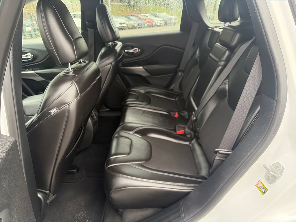 Used 2019 Jeep Cherokee Latitude Plus AWD/4WD image 24