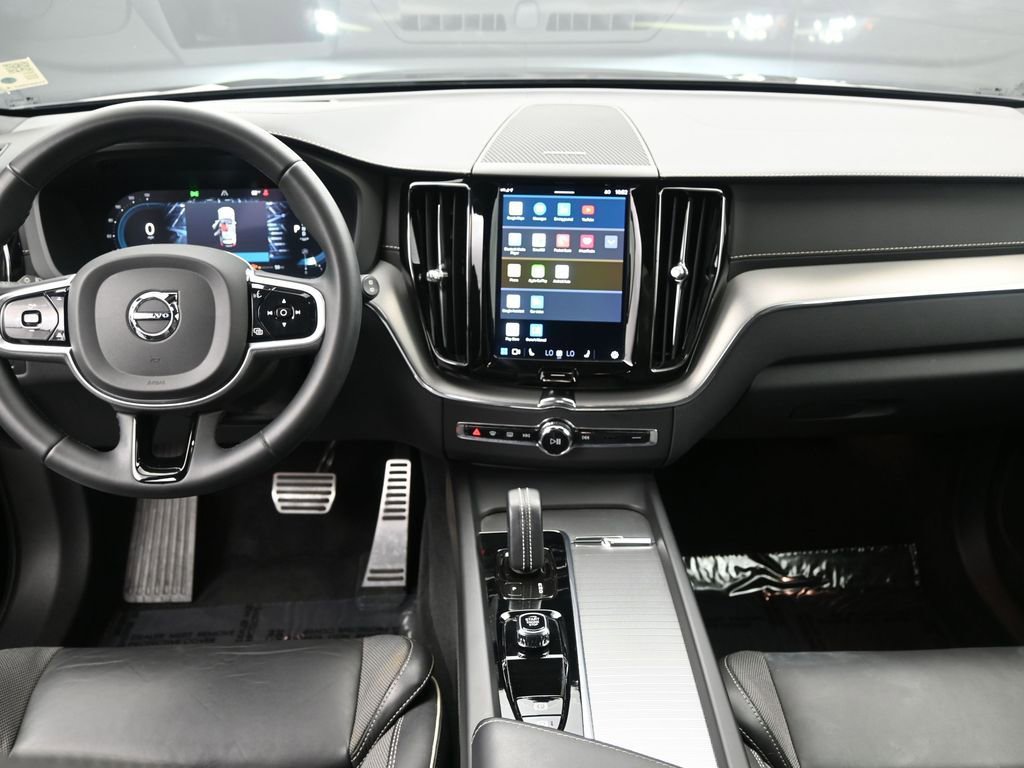 Certified 2022 Volvo XC60 B5 R-Design w/ Advanced Package AWD/4WD image 15