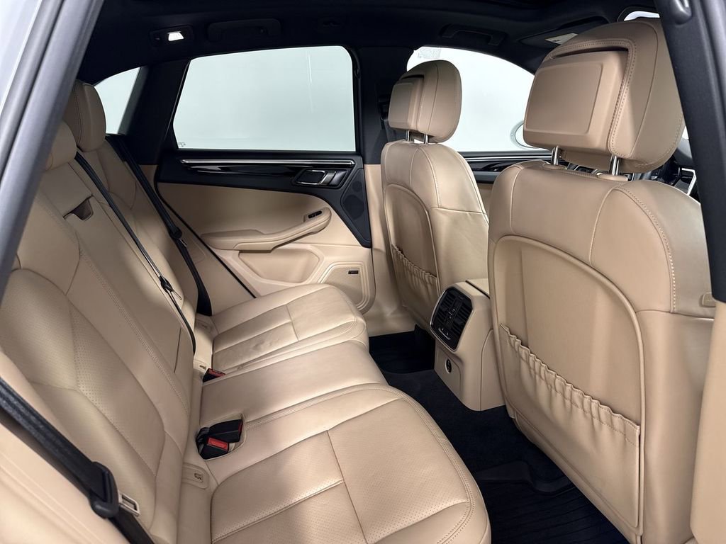 Certified 2025 Porsche Macan image 25