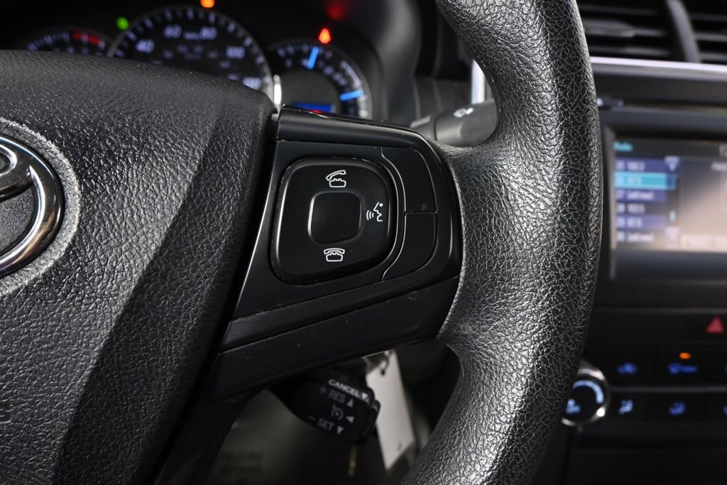 Used 2015 Toyota Camry LE image 32