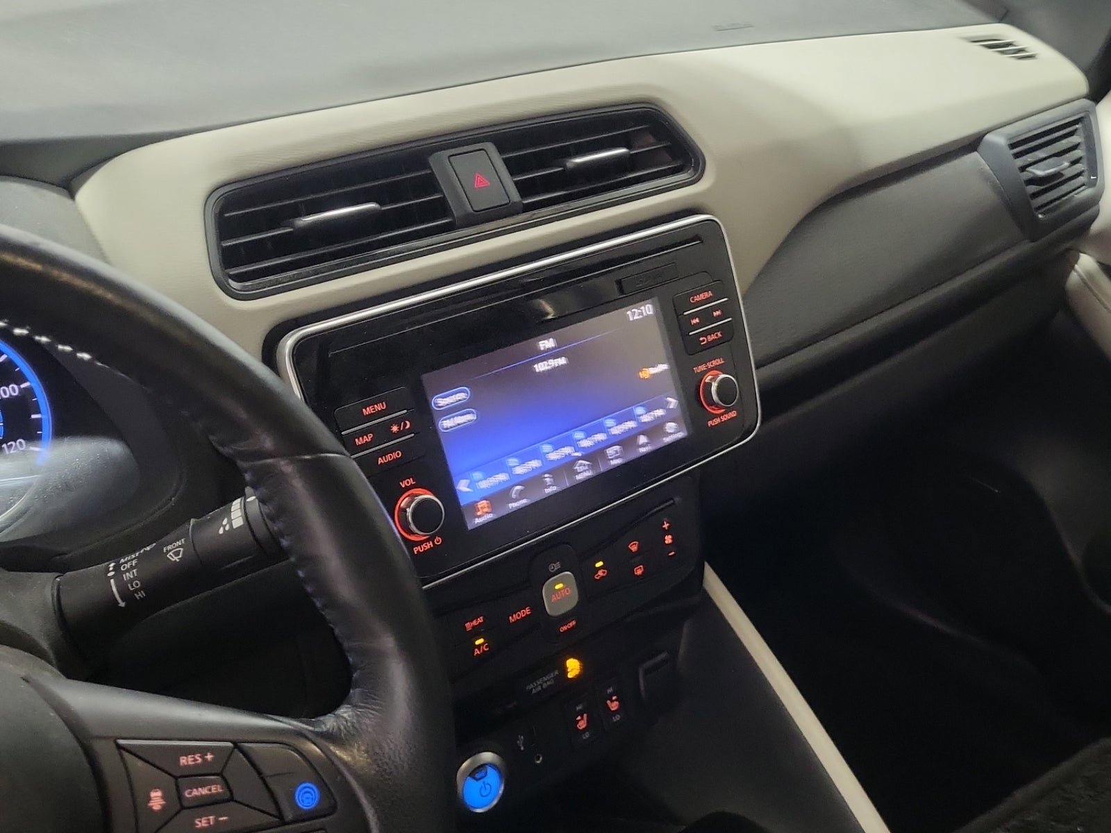 Used 2018 Nissan Leaf SL w/ SL Technology Package FWD image 13