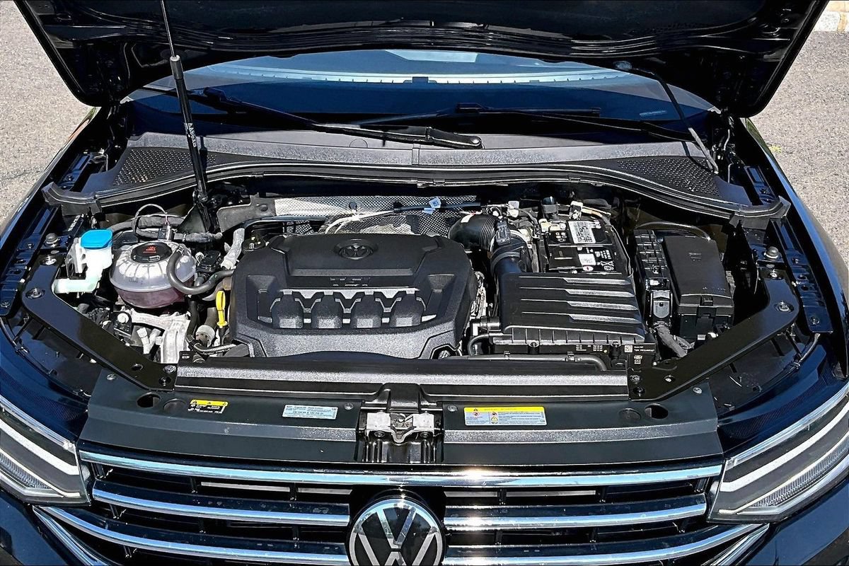 Used 2023 Volkswagen Tiguan SE w/ Panoramic Sunroof Package AWD/4WD image 38