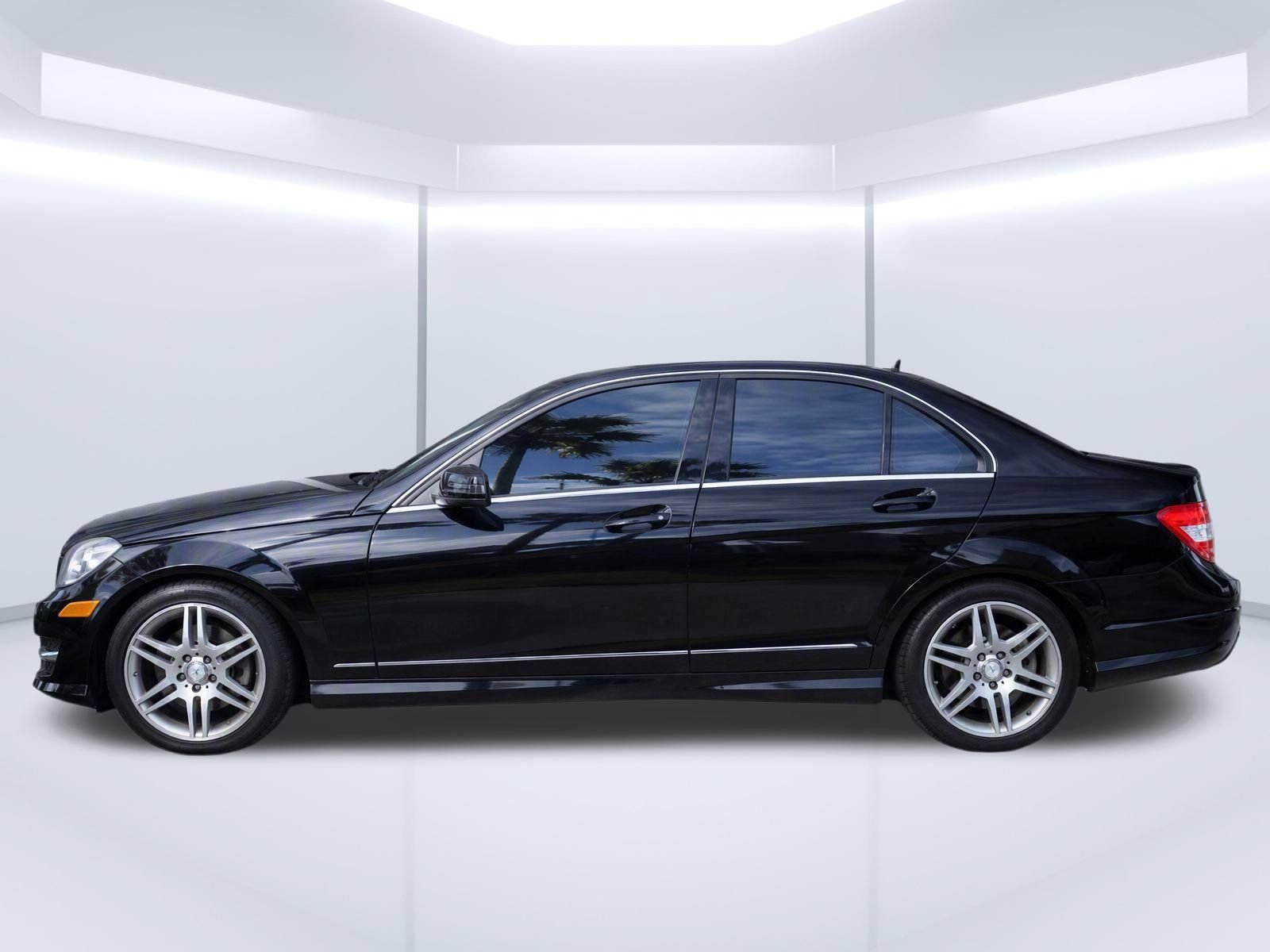 Used 2010 Mercedes-Benz C 350 Sport image 6