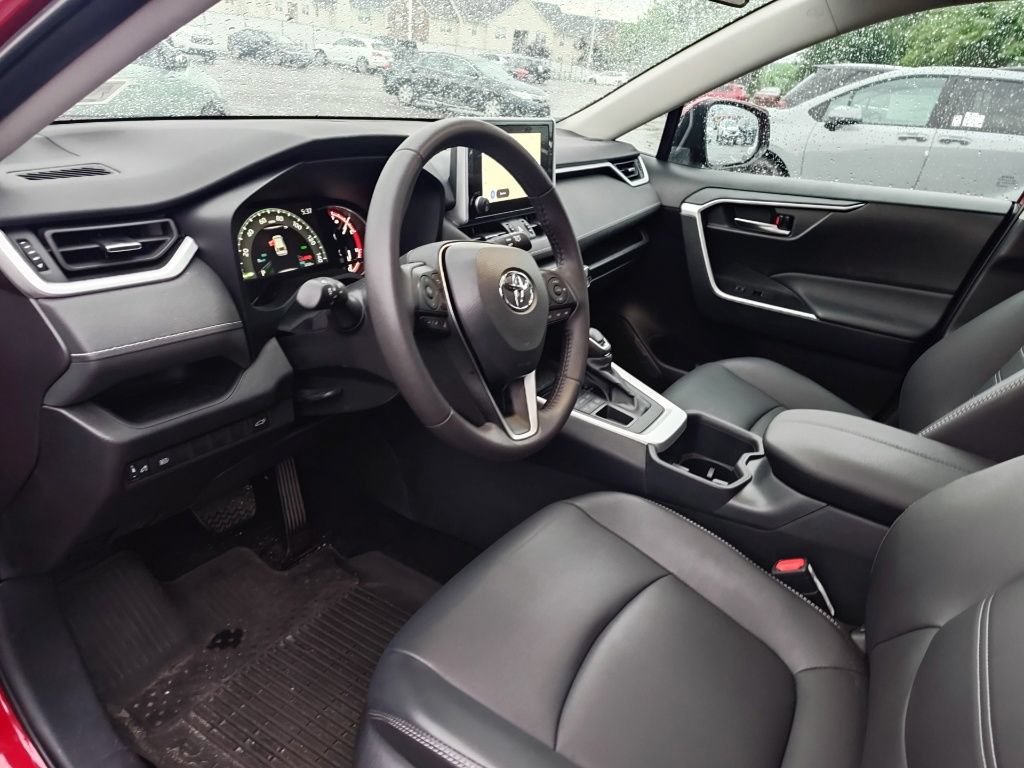 Used 2025 Toyota RAV4 XLE Premium AWD/4WD image 7