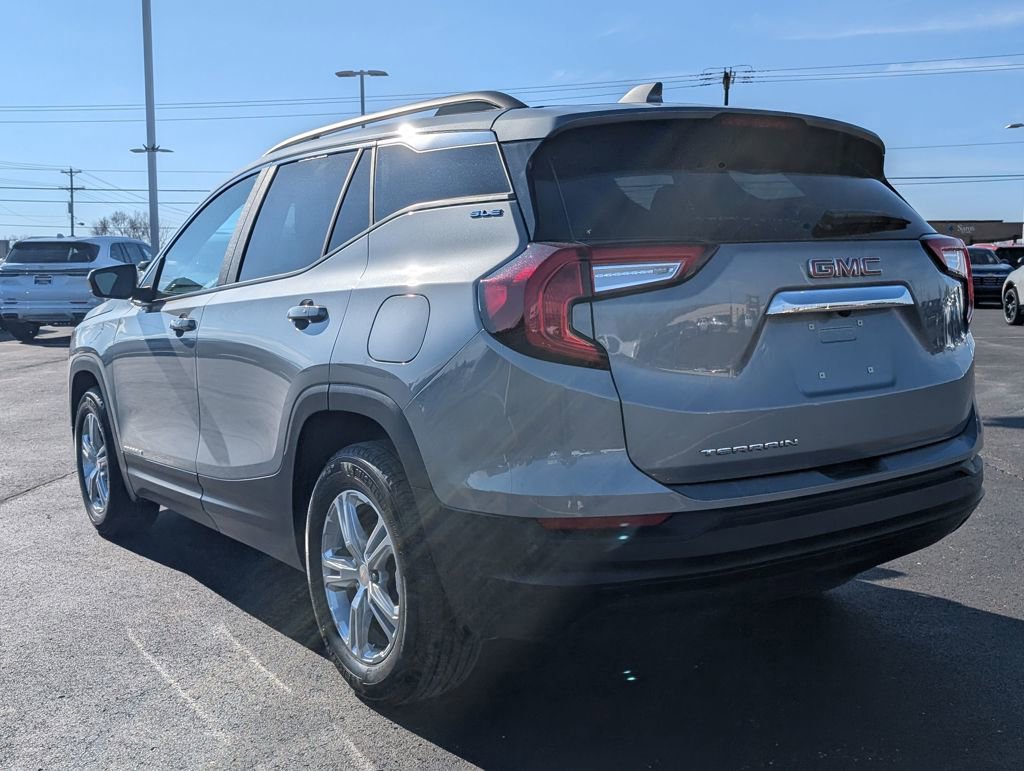 Used 2024 GMC Terrain SLE w/ Driver Convenience Package image 5