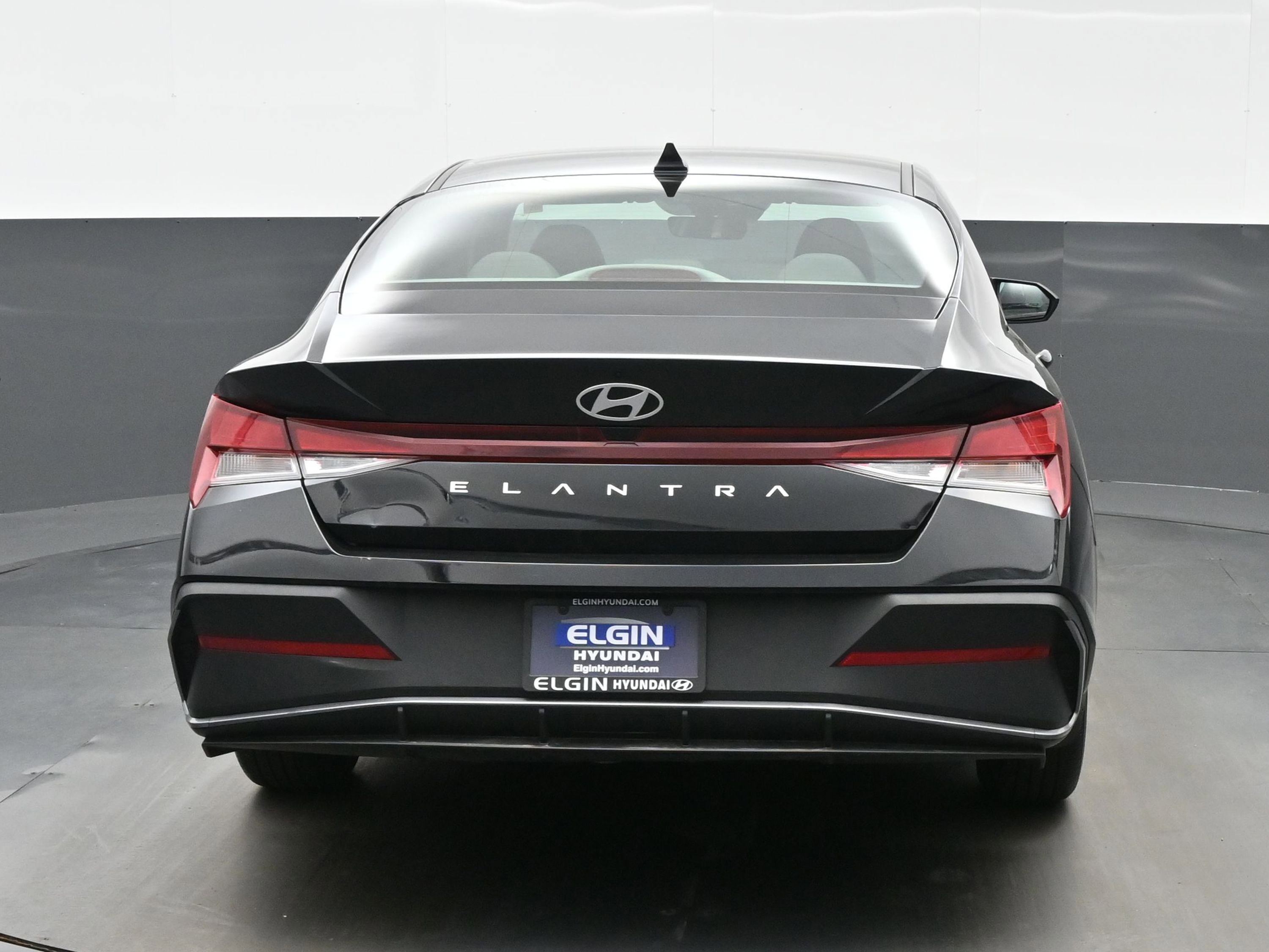 Used 2024 Hyundai Elantra SE FWD image 5