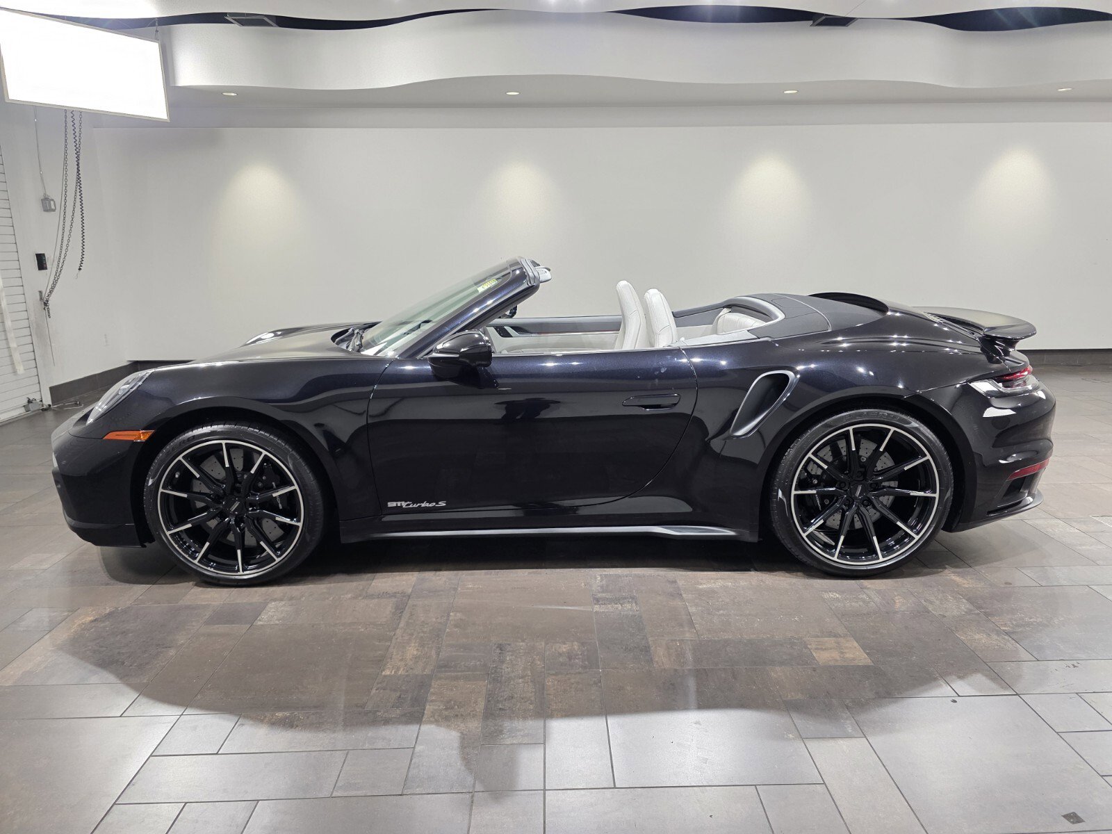 Used 2021 Porsche 911 Turbo S image 3