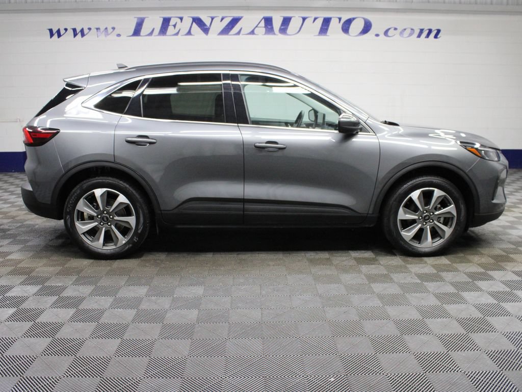 Used 2025 Ford Escape Platinum AWD/4WD image 2