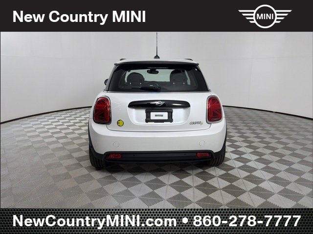 Used 2024 MINI Cooper SE w/ Signature Upholstery Package image 6