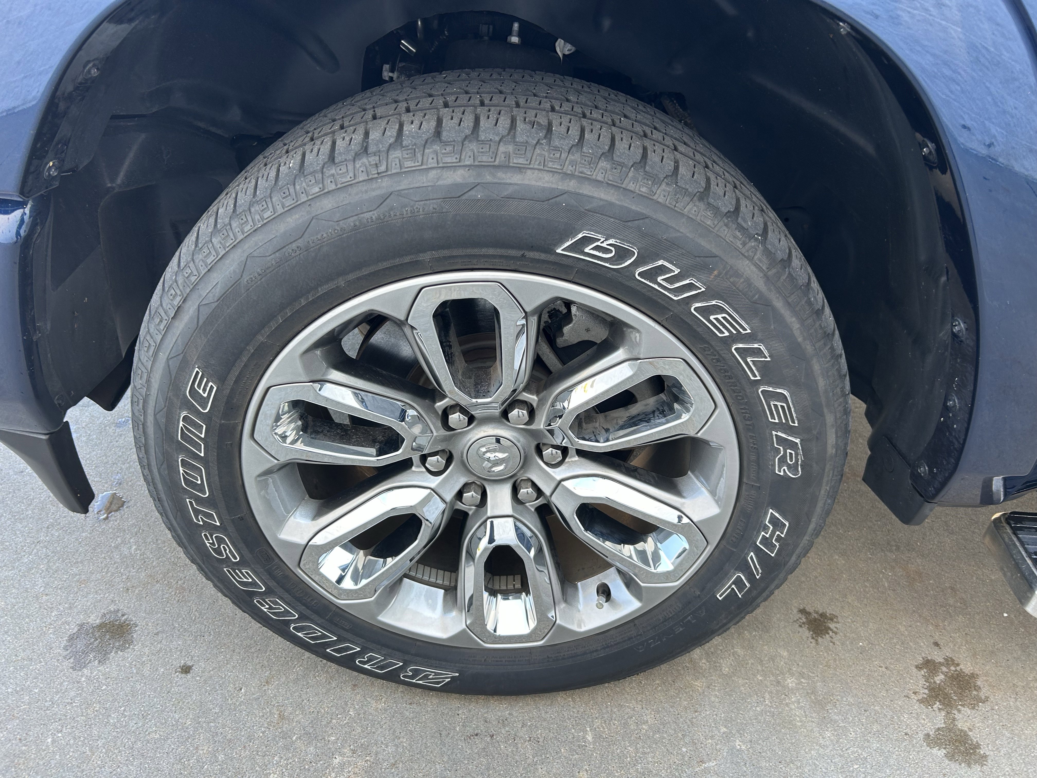 Used 2022 RAM 1500 Laramie w/ Sport Appearance Package AWD/4WD image 8