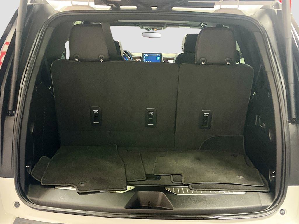 Used 2023 Chevrolet Tahoe Premier AWD/4WD image 28