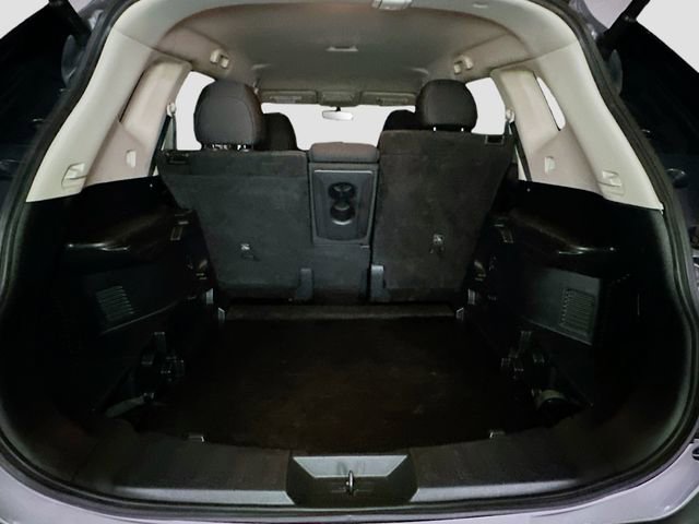 Used 2018 Nissan Rogue SV w/ Premium Package image 20