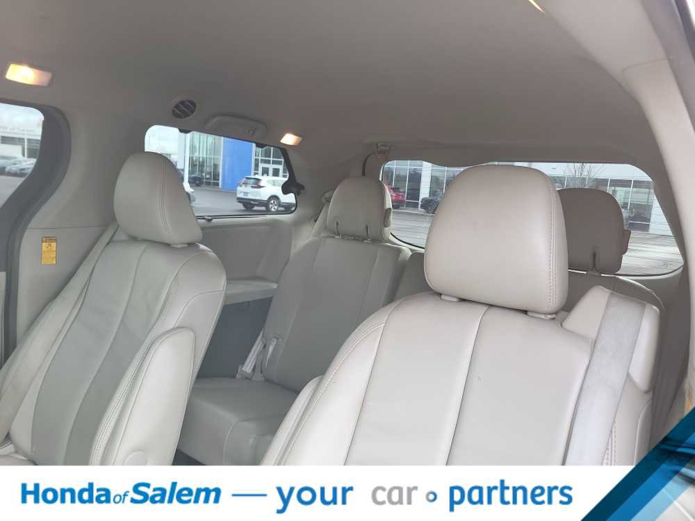 Used 2014 Toyota Sienna XLE image 13