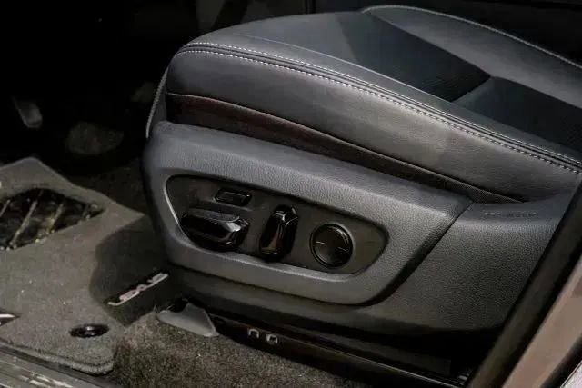 Used 2025 Lexus GX 550 image 36