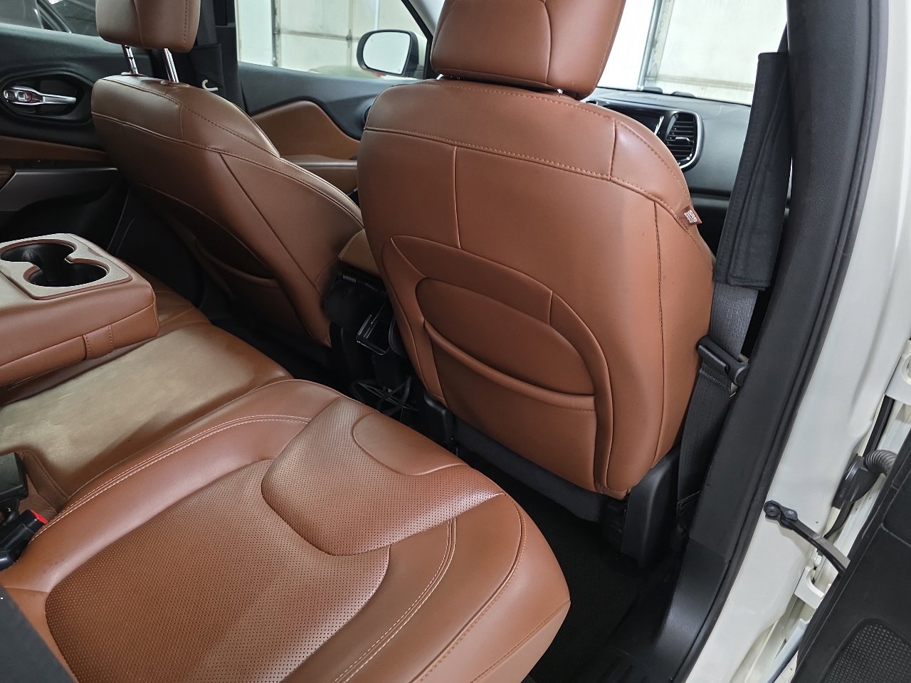 Used 2019 Jeep Cherokee Overland w/ Technology Group image 37