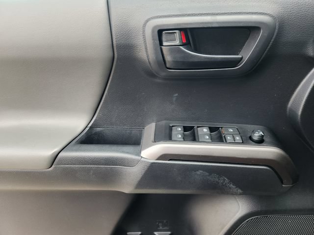 Used 2022 Toyota Tacoma SR5 RWD image 26