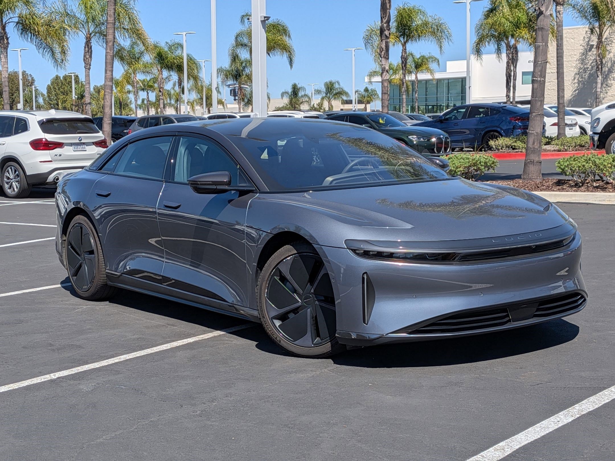 Used 2025 Lucid Air Touring image 2