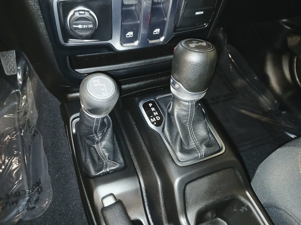 Used 2024 Jeep Wrangler Sport AWD/4WD image 16
